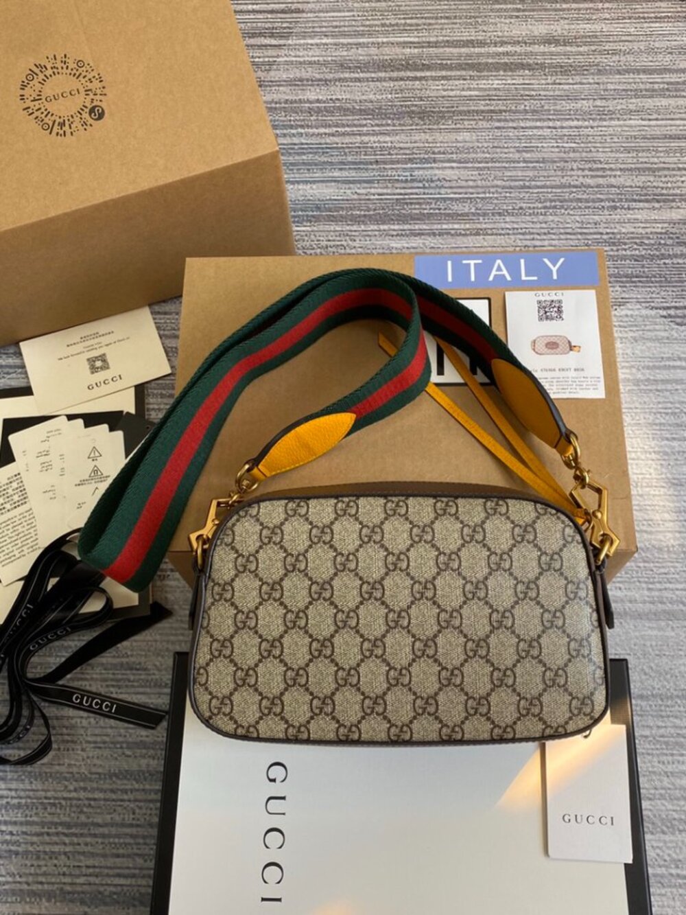 Gucci GG Supreme Canvas Crossbody with Green-Red Web and Yellow Accents - Picture 2 of 9
